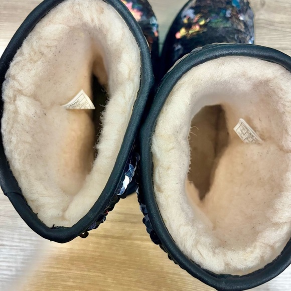 UGG Classic Short Boot / Winter Boot / Black n Copper Reversable Sequins Size 7 - Picture 4 of 11